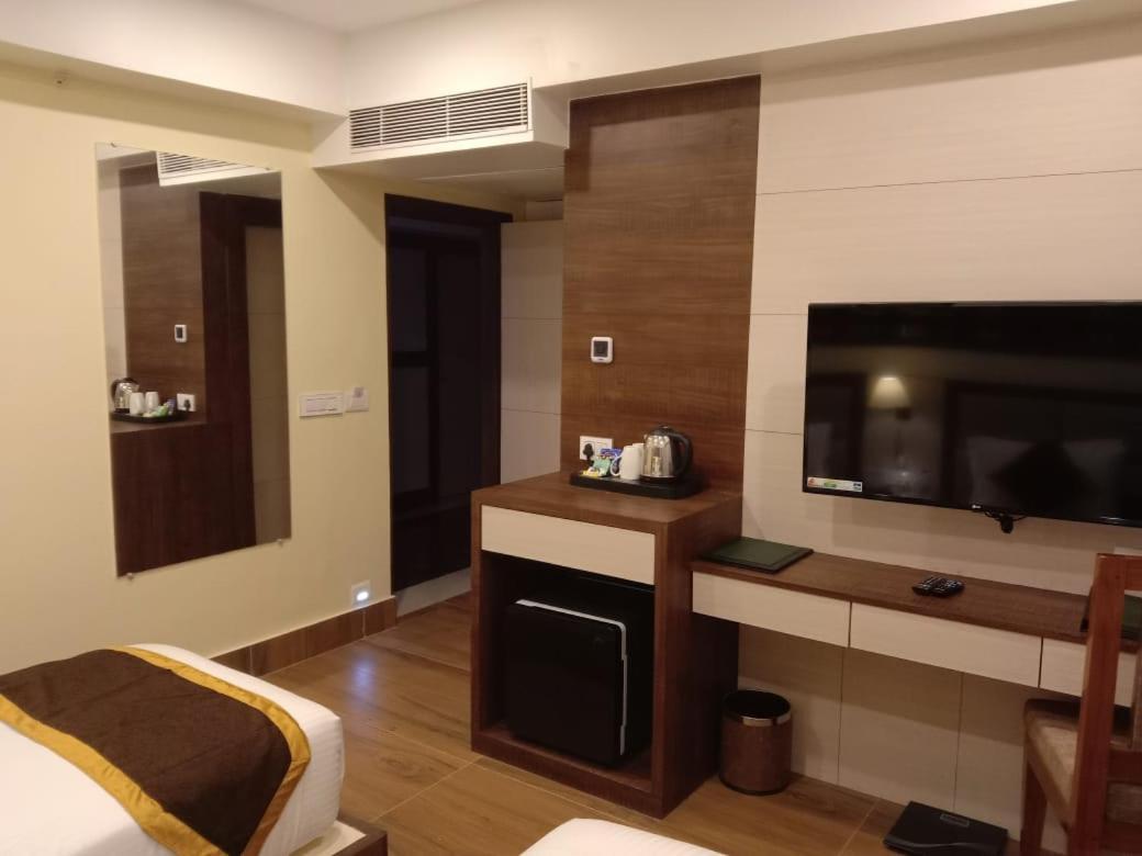 Hotel Rimi International Agartala Exteriör bild