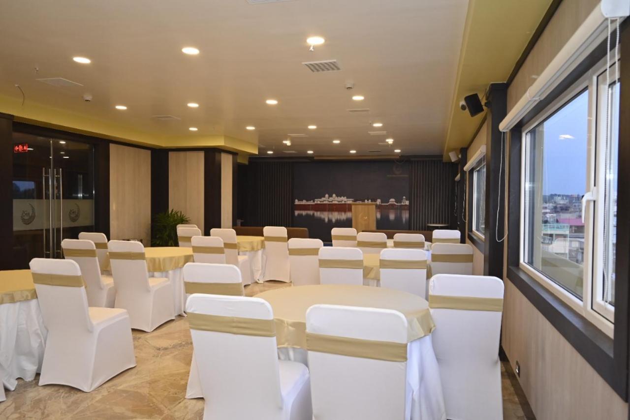 Hotel Rimi International Agartala Exteriör bild