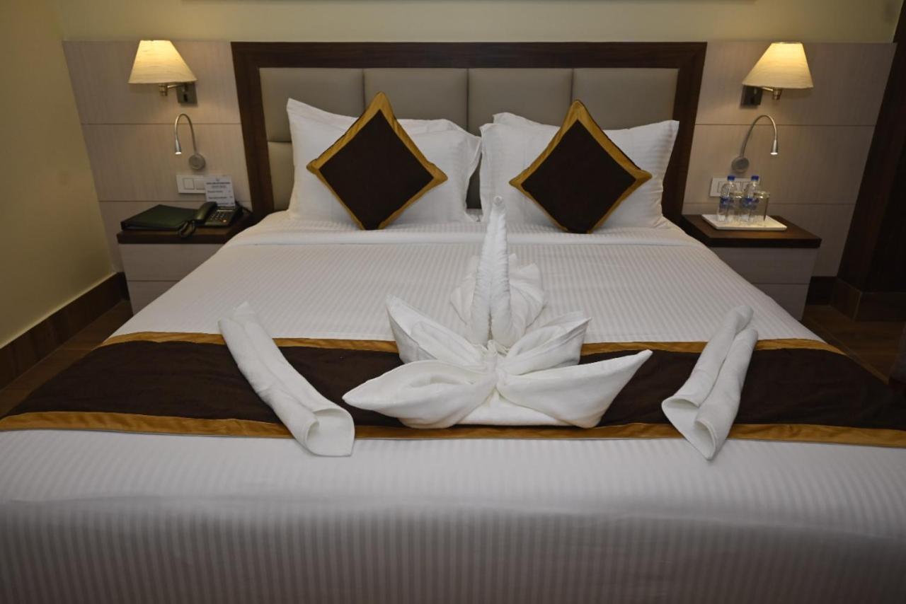 Hotel Rimi International Agartala Exteriör bild