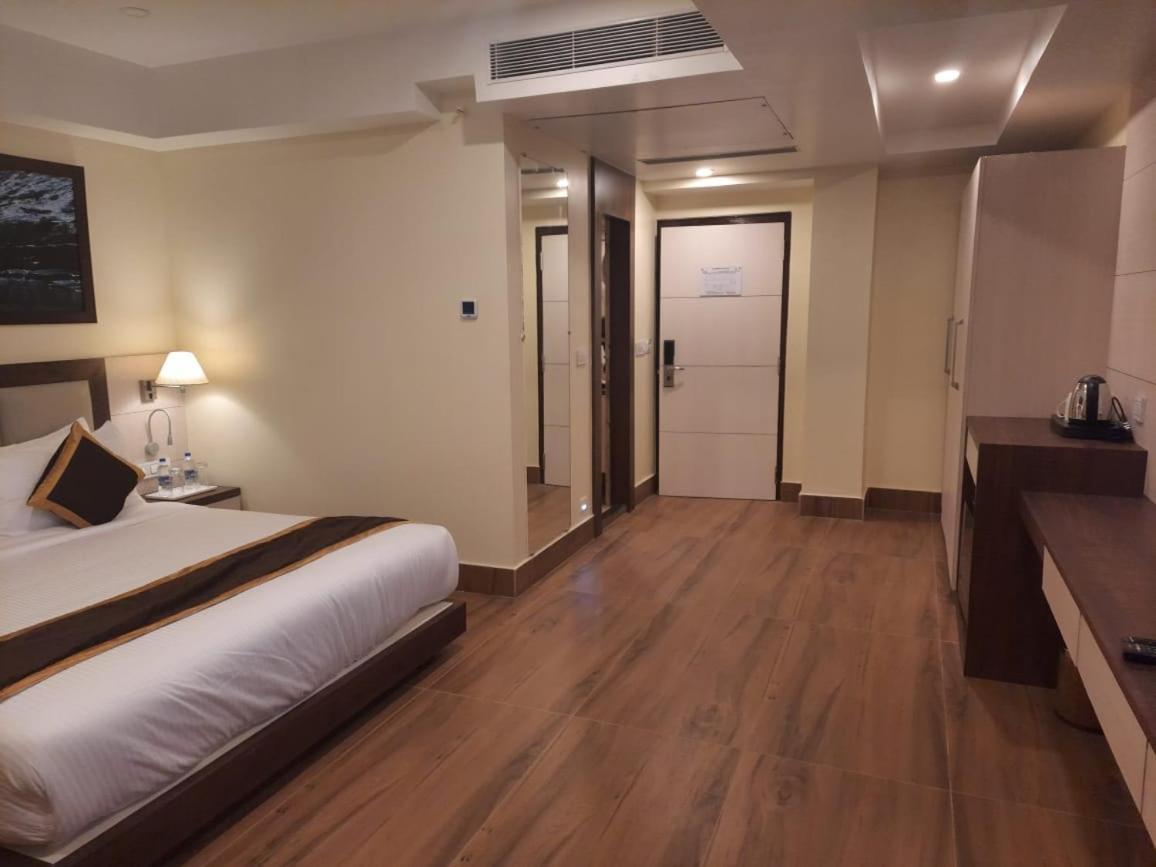 Hotel Rimi International Agartala Exteriör bild