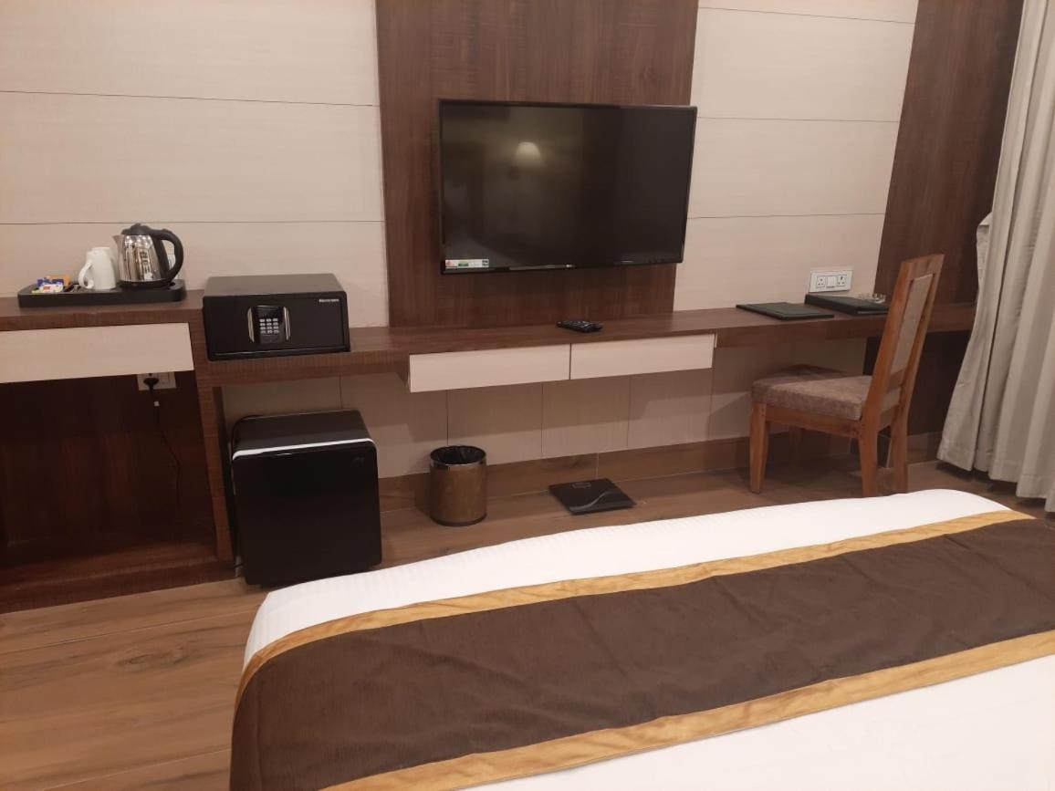 Hotel Rimi International Agartala Exteriör bild