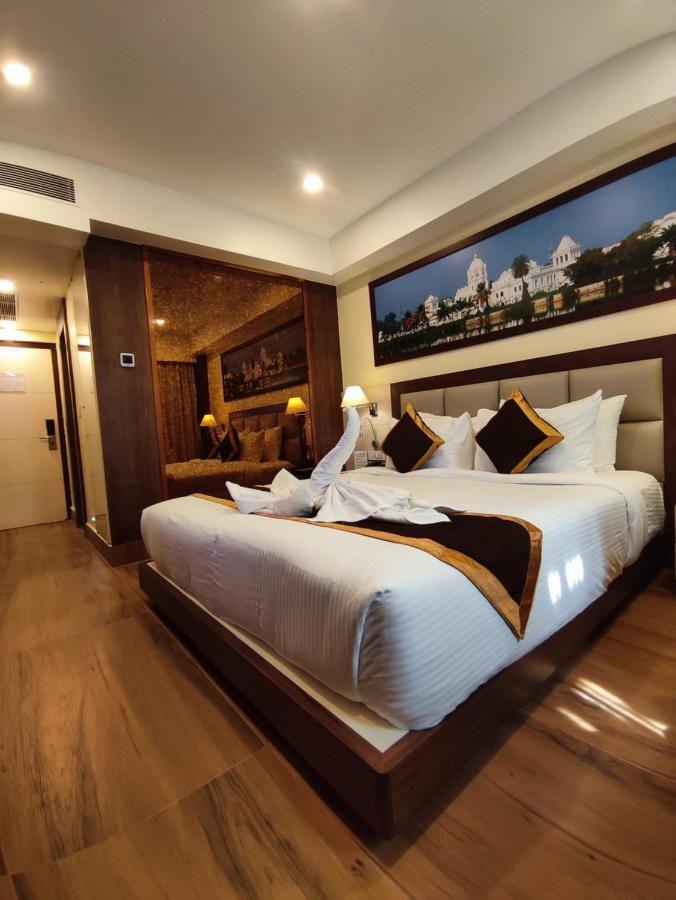 Hotel Rimi International Agartala Exteriör bild
