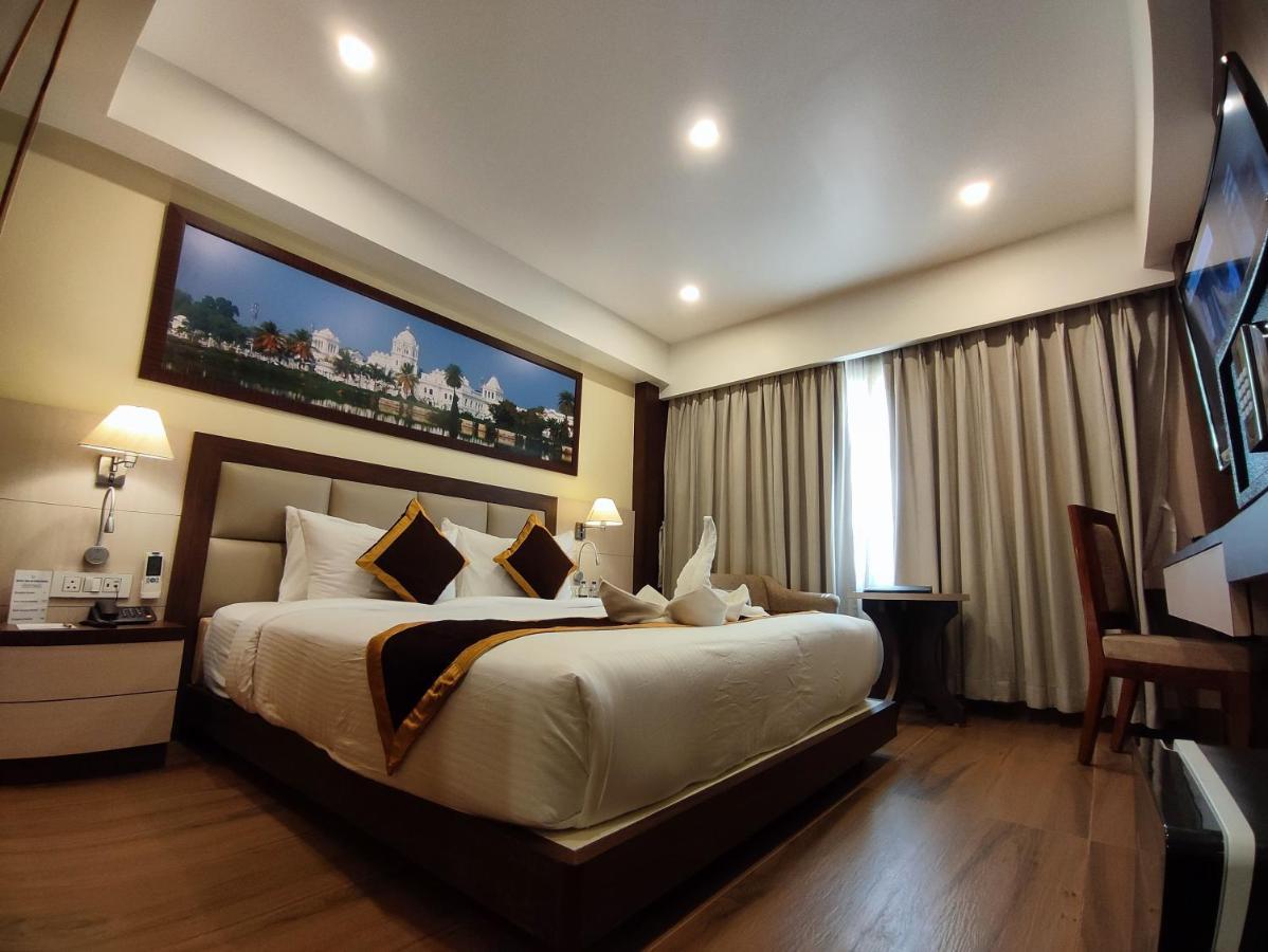 Hotel Rimi International Agartala Exteriör bild