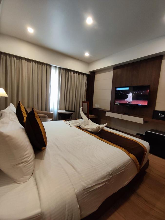 Hotel Rimi International Agartala Exteriör bild