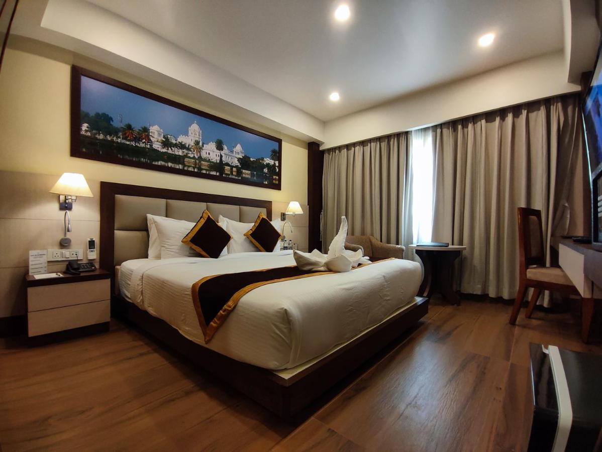 Hotel Rimi International Agartala Exteriör bild