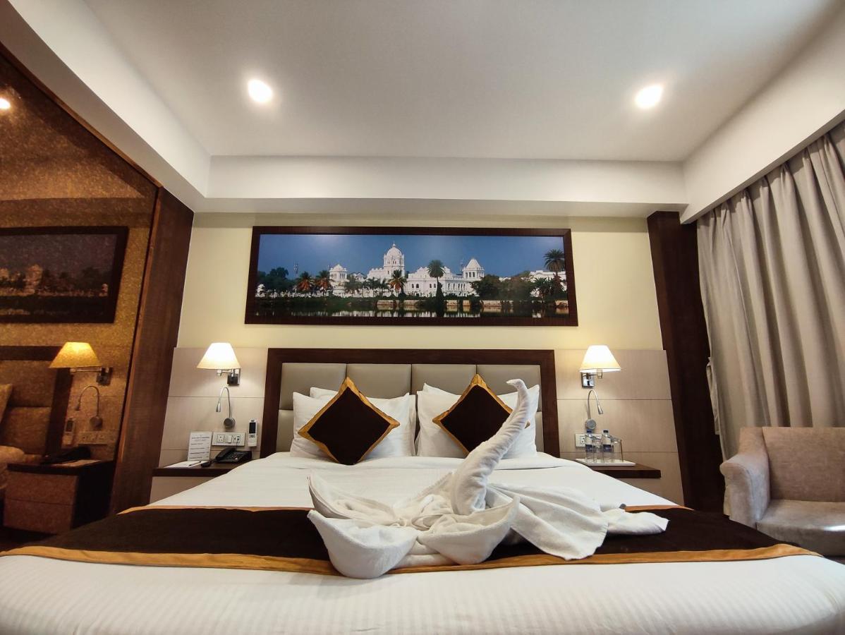 Hotel Rimi International Agartala Exteriör bild
