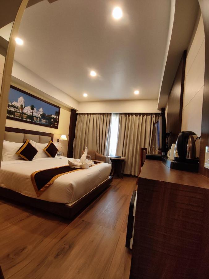 Hotel Rimi International Agartala Exteriör bild