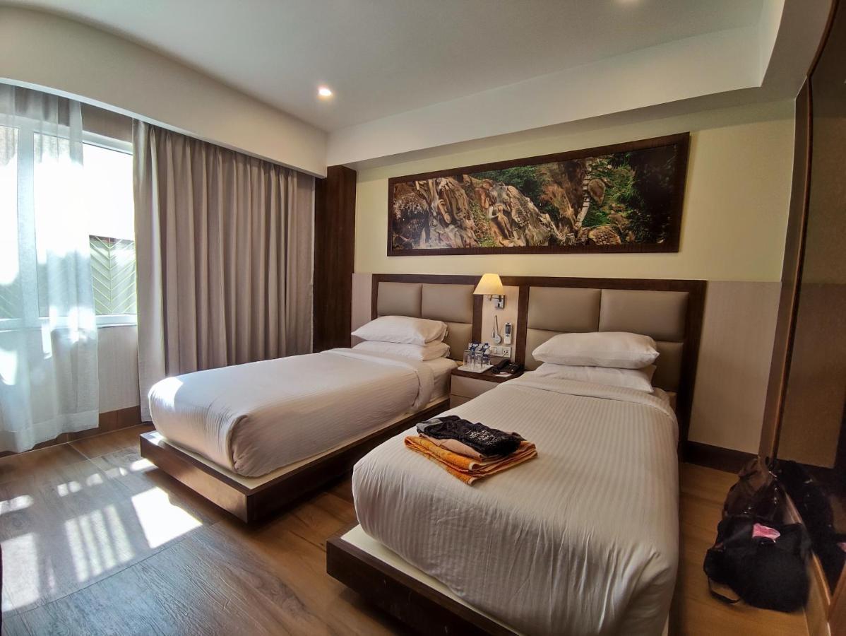 Hotel Rimi International Agartala Exteriör bild