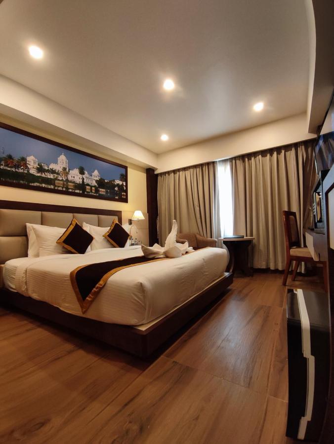 Hotel Rimi International Agartala Exteriör bild