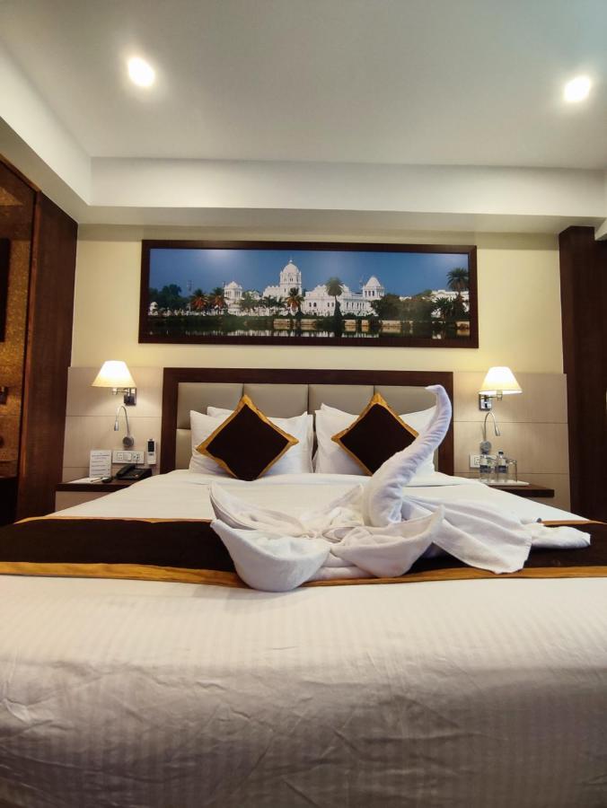 Hotel Rimi International Agartala Exteriör bild