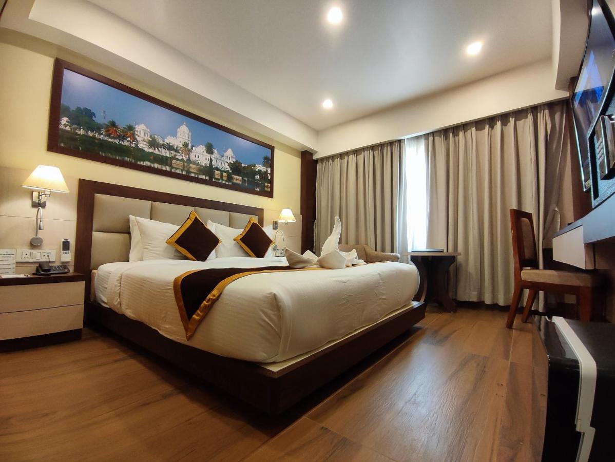 Hotel Rimi International Agartala Exteriör bild